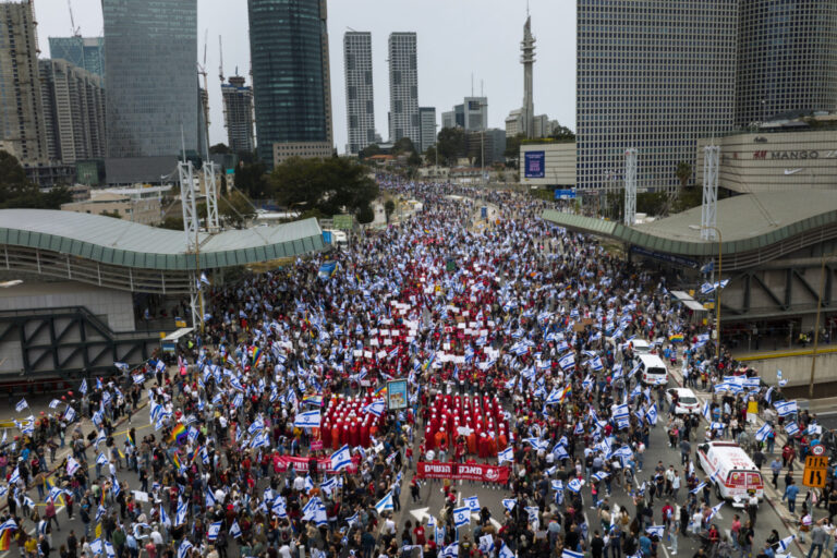 Ισραήλ: Χιλιάδες στους δρόμους για την αναμόρφωση του δικαστικού συστήματος – Διάγγελμα Νετανιάχου στις 20:00