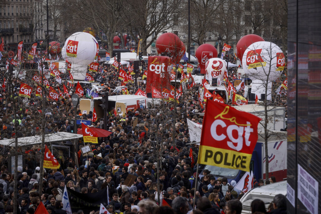 Γαλλία: «Δεν σκοπεύουμε να πεθάνουμε δουλεύοντας» – Οι Γάλλοι στους δρόμους για ακόμα μια ημέρα