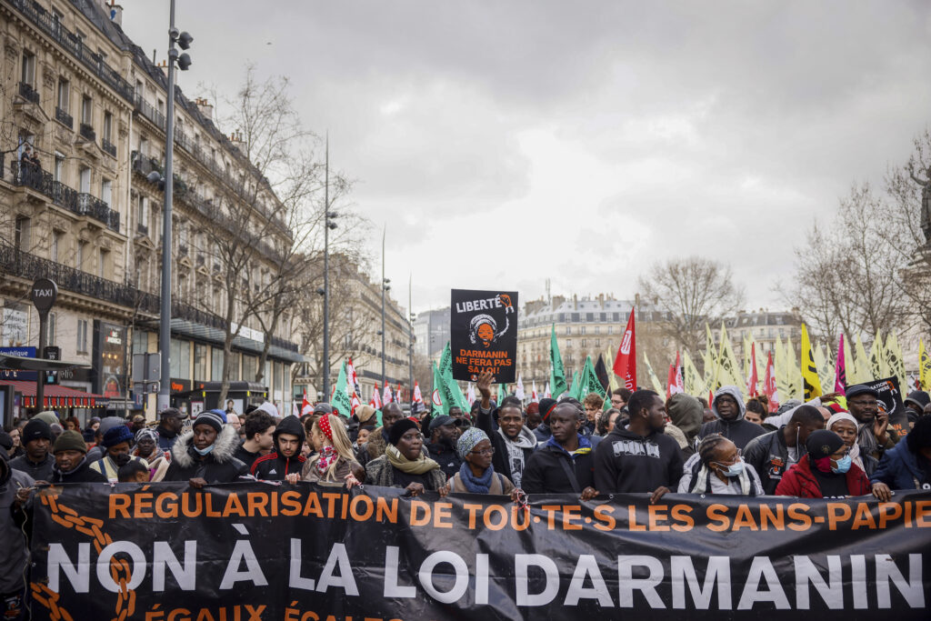 Γαλλία: Οι απεργίες συνεχίζονται και σήμερα Τρίτη στη χώρα – Επί ποδός 13.000 αστυνομικοί