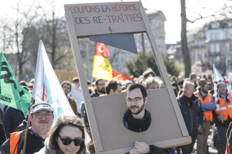 Ανυποχώρητα τα συνδικάτα στη Γαλλία για τη συνταξιοδοτική μεταρρύθμιση – Και 11η απεργιακή κινητοποίηση για τις 6/4