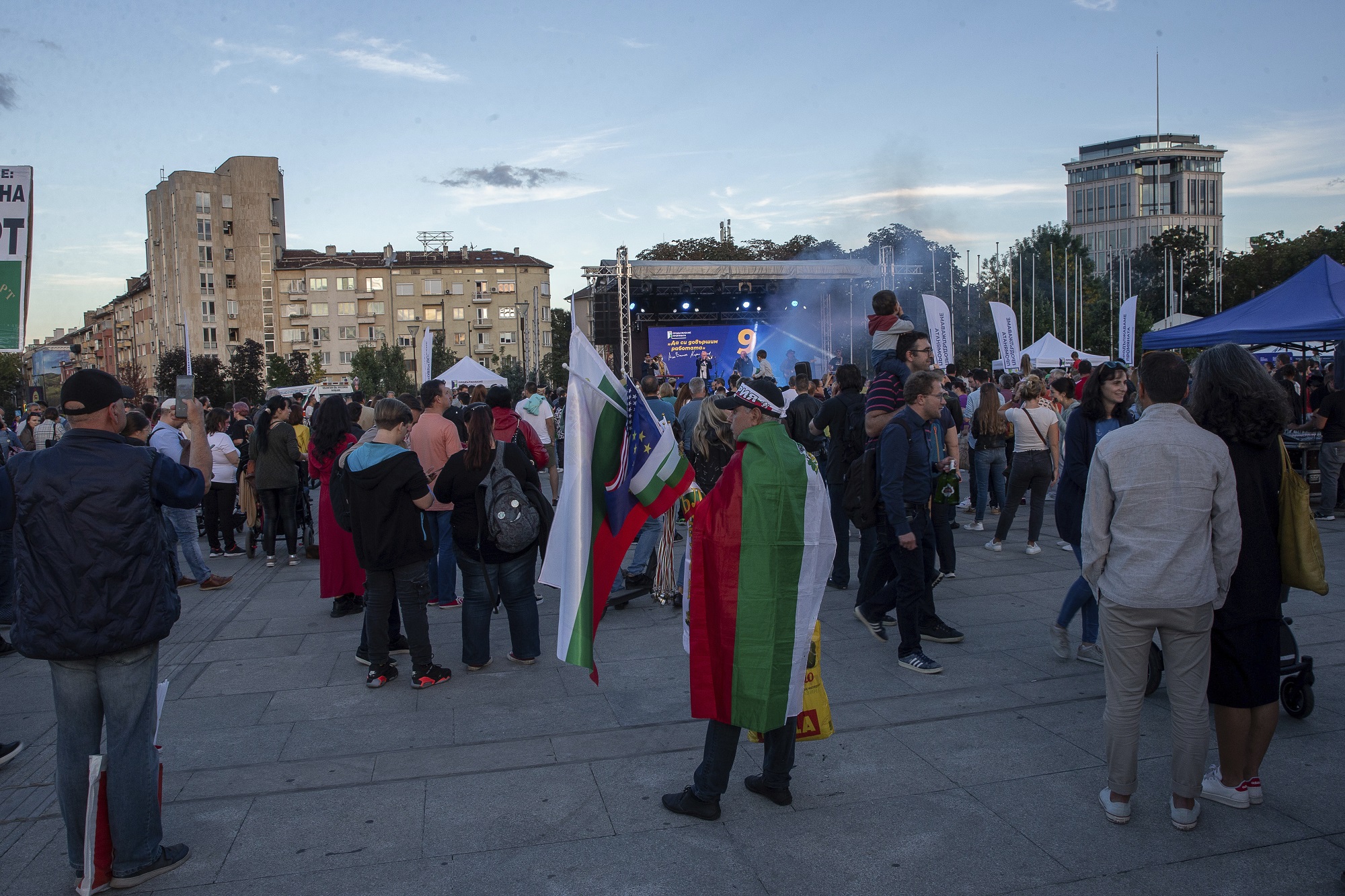 Βουλγαρία: Δημοσκόπηση δίνει προβάδισμα 0,5% στο συνασπισμό “Συνεχίζουμε την Αλλαγή ”  – Δημοκρατική Βουλγαρία