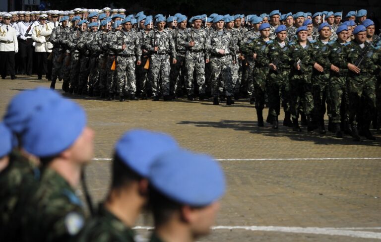 Βουλγαρία: Οι χαμηλοί μισθοί αιτία για την έλλειψη προσωπικού στον στρατό