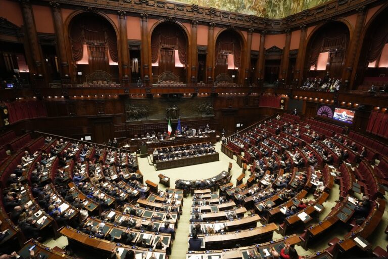 Ιταλία: Απέρριψε η Γερουσία το «Ευρωπαϊκό Πιστοποιητικό Πατρότητας» που πρότεινε η Κομισιόν