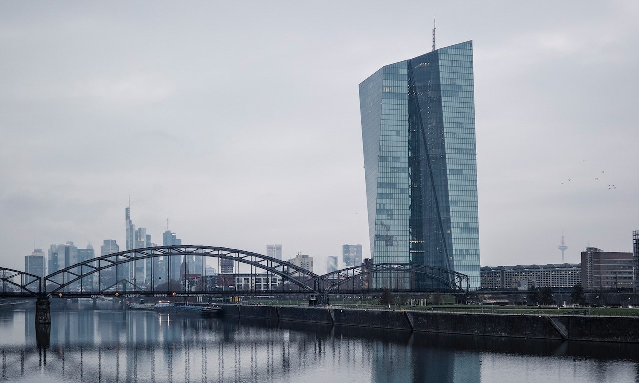 Ευρωπαϊκό Ελεγκτικό Συνέδριο: Η ΕΚΤ πρέπει να βελτιώσει την εποπτεία του πιστωτικού κινδύνου των τραπεζών