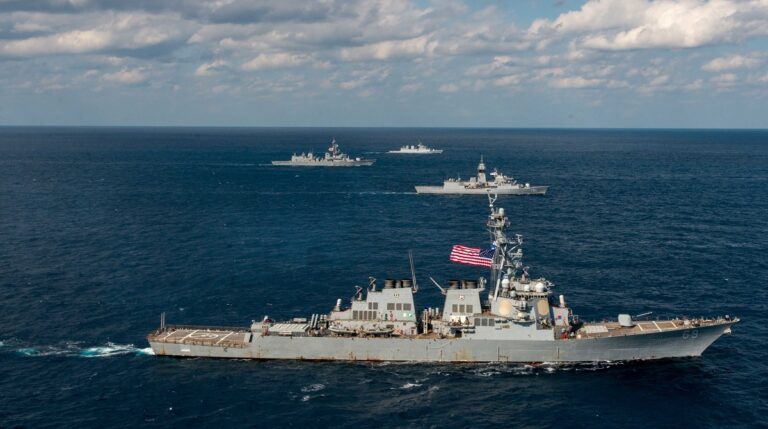 Κίνα: Επεισόδιο παραβίασης από αμερικανικό πολεμικό πλοίο στη Νότια Σινική Θάλασσα – Διαψεύδουν οι ΗΠΑ