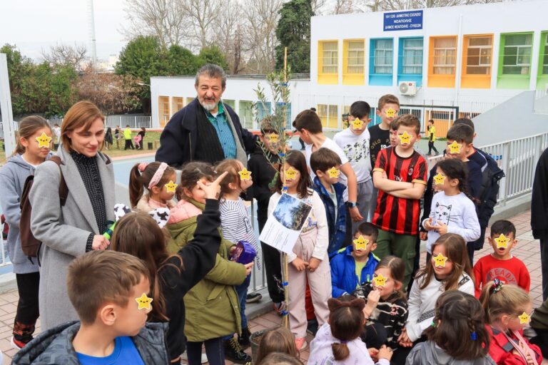 Με ένα δέντρο σε κάθε σχολείο τίμησε ο δήμος Νεάπολης Συκεών την Παγκόσμια Ημέρα Δασών