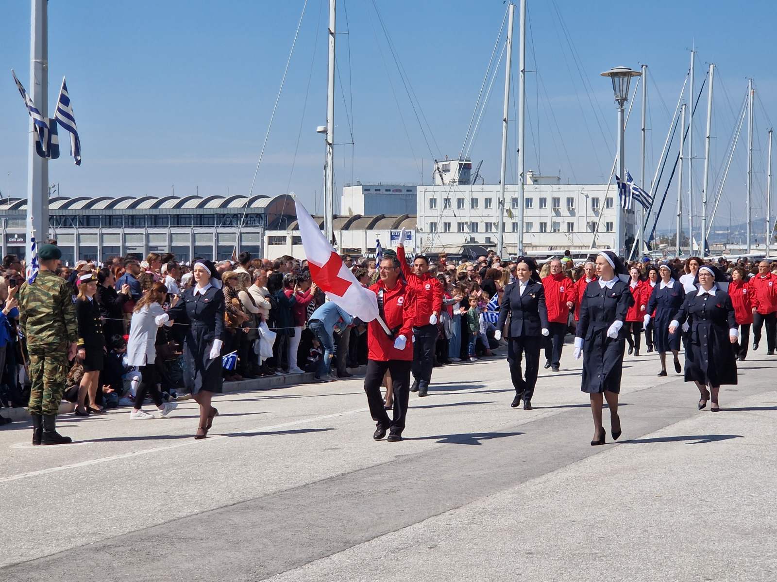 Βόλος: Εντυπωσιακή η παρέλαση στην παραλία της πόλης (φωτό)