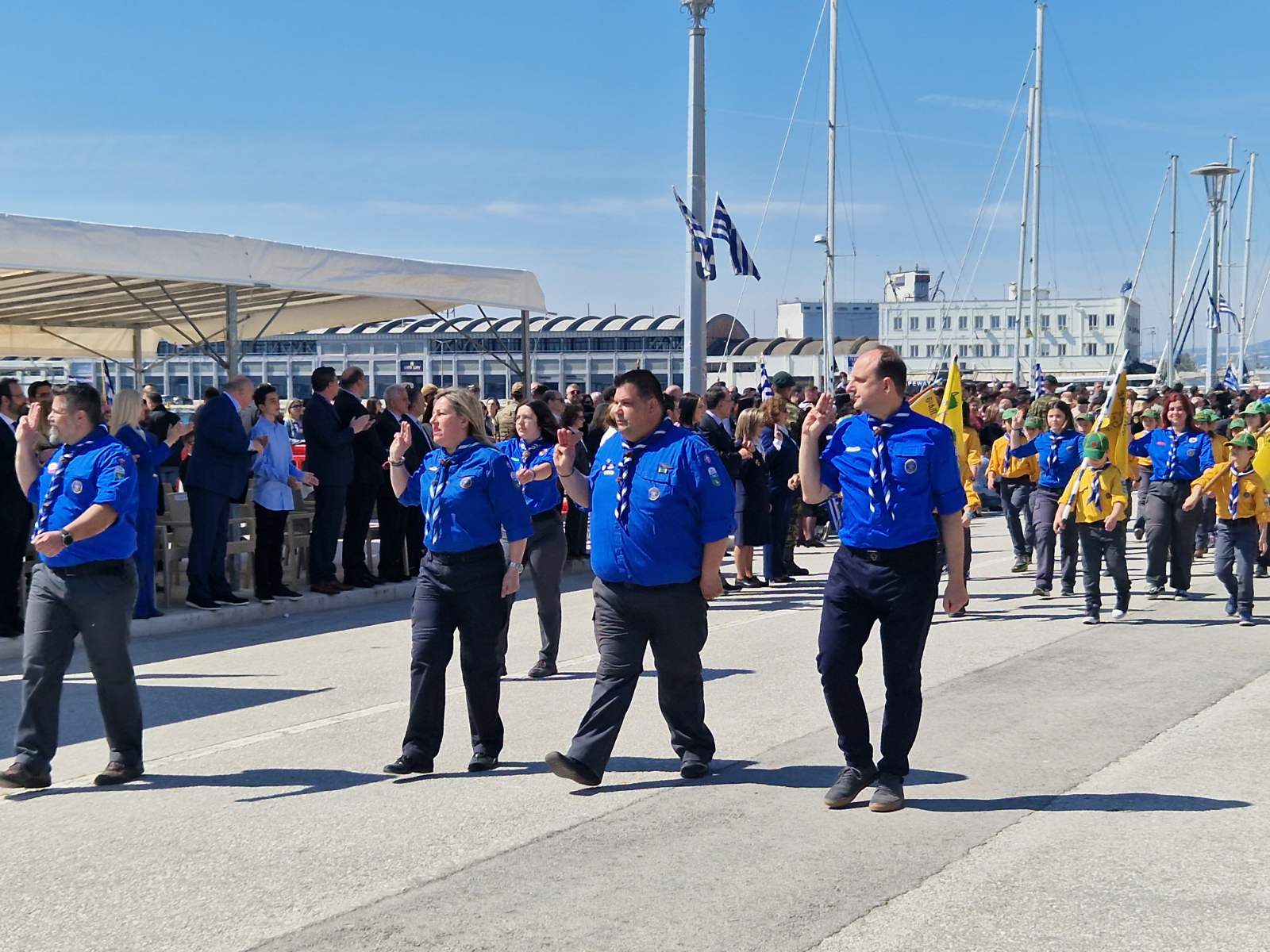 Βόλος: Εντυπωσιακή η παρέλαση στην παραλία της πόλης (φωτό)