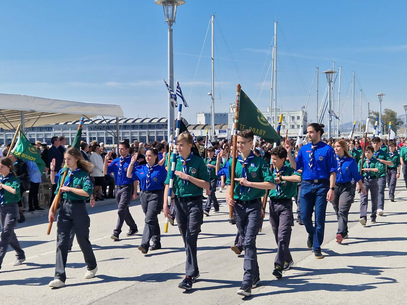 Βόλος: Εντυπωσιακή η παρέλαση στην παραλία της πόλης (φωτό)