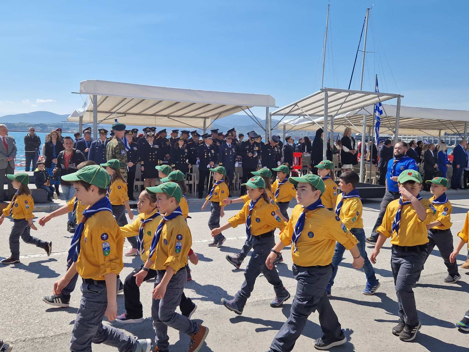 Βόλος: Εντυπωσιακή η παρέλαση στην παραλία της πόλης (φωτό)