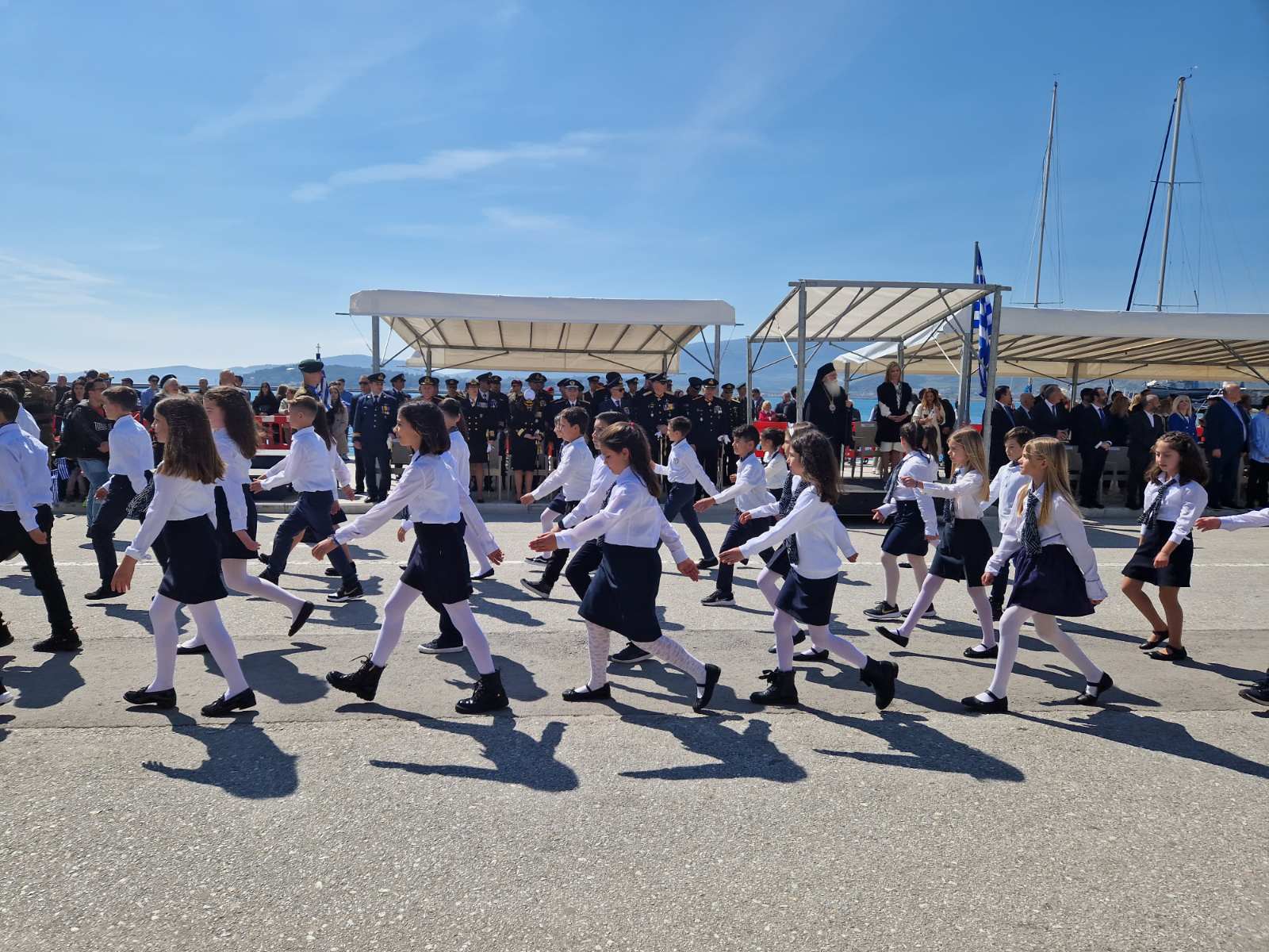 Βόλος: Εντυπωσιακή η παρέλαση στην παραλία της πόλης (φωτό)