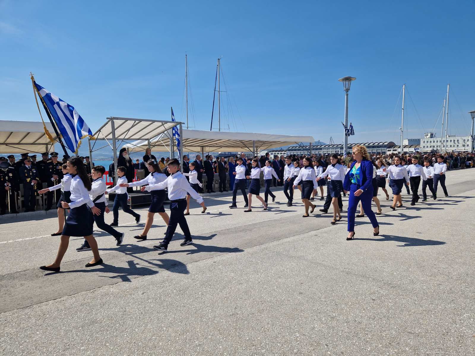 Βόλος: Εντυπωσιακή η παρέλαση στην παραλία της πόλης (φωτό)
