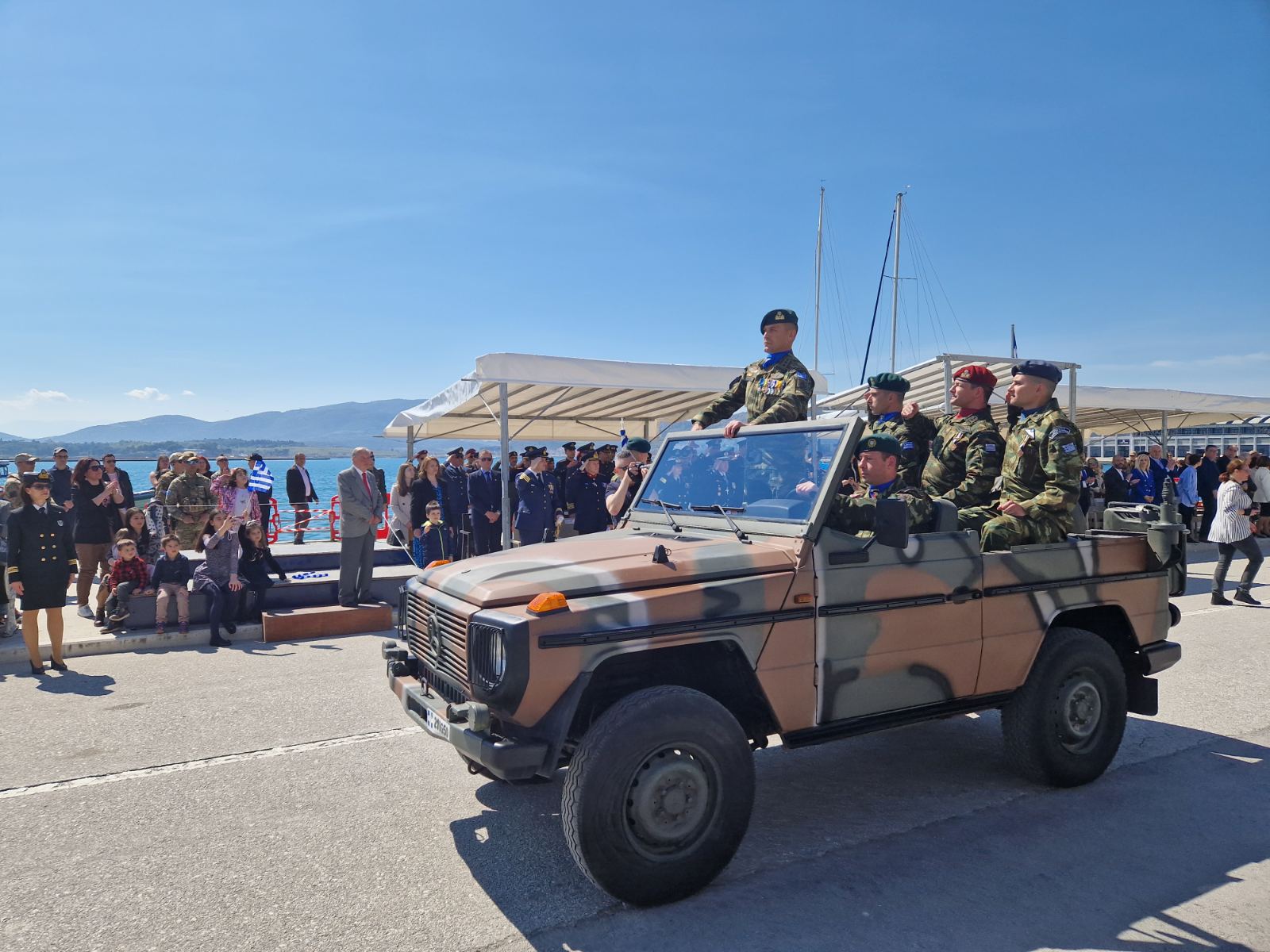 Βόλος: Εντυπωσιακή η παρέλαση στην παραλία της πόλης (φωτό)