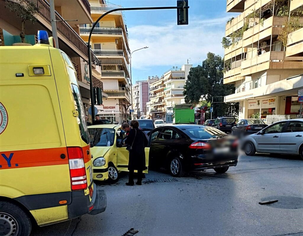 Καλαμάτα: Τροχαίο με τραυματισμό στο κέντρο της πόλης