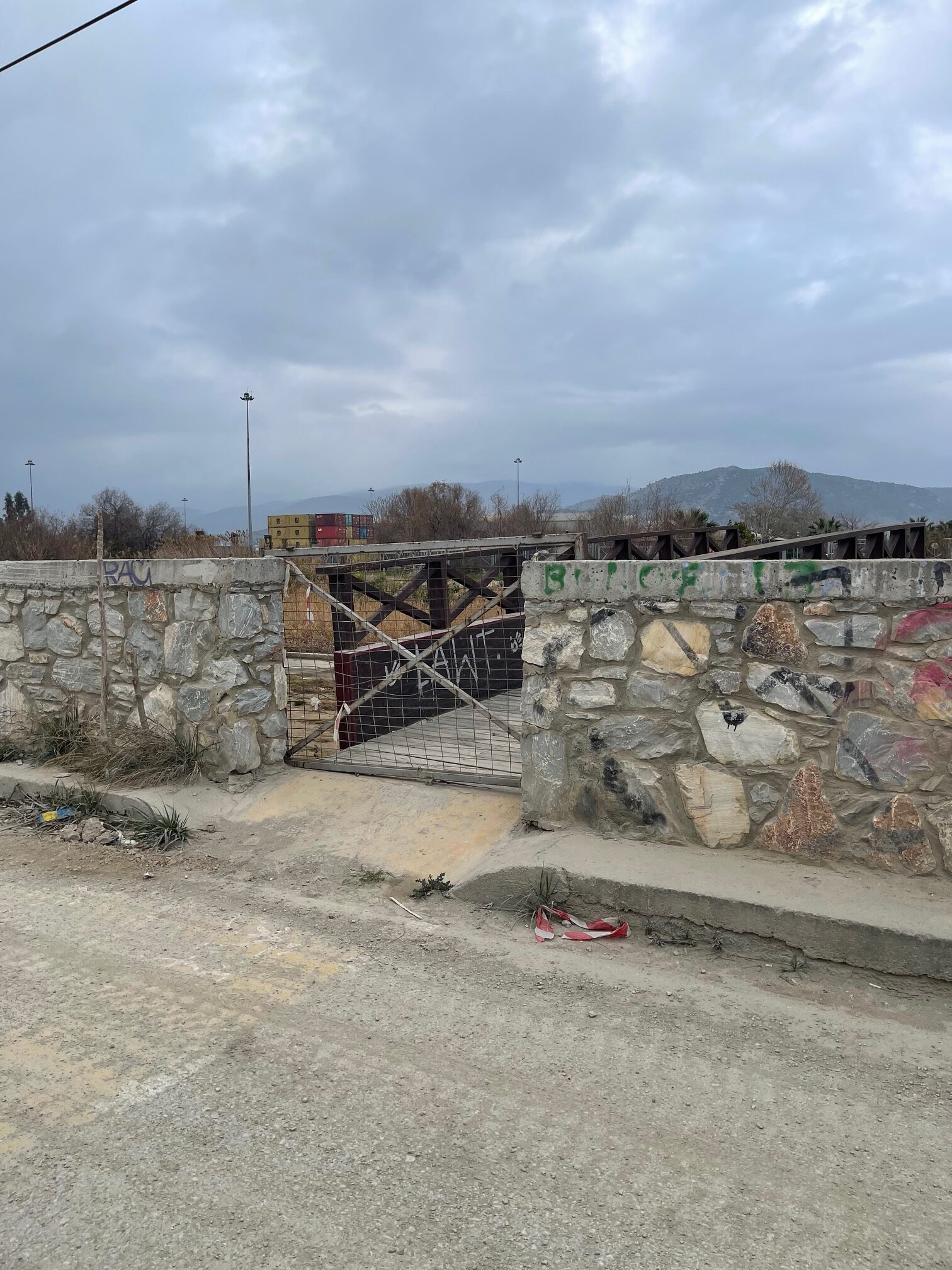 Κόντρα δήμου Βόλου-προέδρου Τμήματος Αρχιτεκτόνων για γκρεμισμένη πεζογέφυρα
