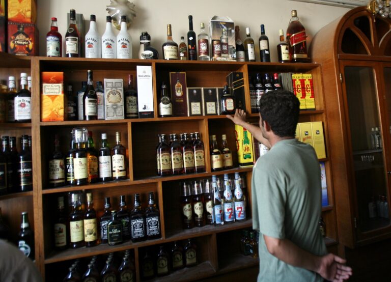 Ιράκ: Απαγορεύεται το αλκοόλ – Διαμαρτυρίες των χριστιανών για περιορισμό ελευθεριών και Δημοκρατίας  