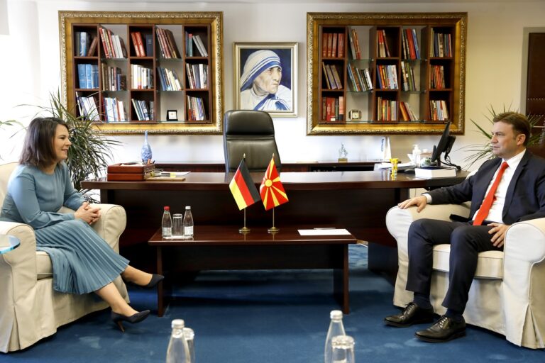 Γερμανία: Επίσημη επίσκεψη της υπ. Εξωτερικών Αναλένα Μπέρμποκ στη Β. Μακεδονία