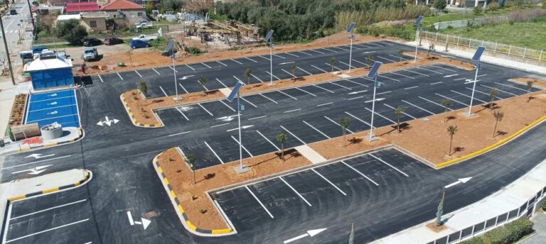Καλαμάτα: Νέος χώρος δωρεάν στάθμευσης και ενεργειακά αυτόνομος στην παραλία