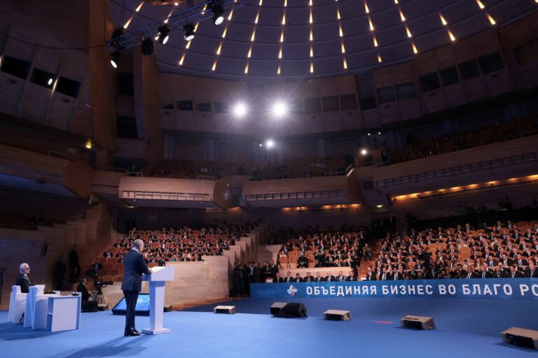 Β. Πούτιν: Οι δυτικές χώρες αντιμετωπίζουν έλλειψη τροφίμων  και παραλείπουν προϊόντα εξ αιτίας των κυρώσεων κατά της Μόσχας