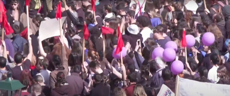 Μαζική η συμμετοχή στα συλλαλητήρια για τα Τέμπη: “Είμαστε η φωνή των νεκρών”