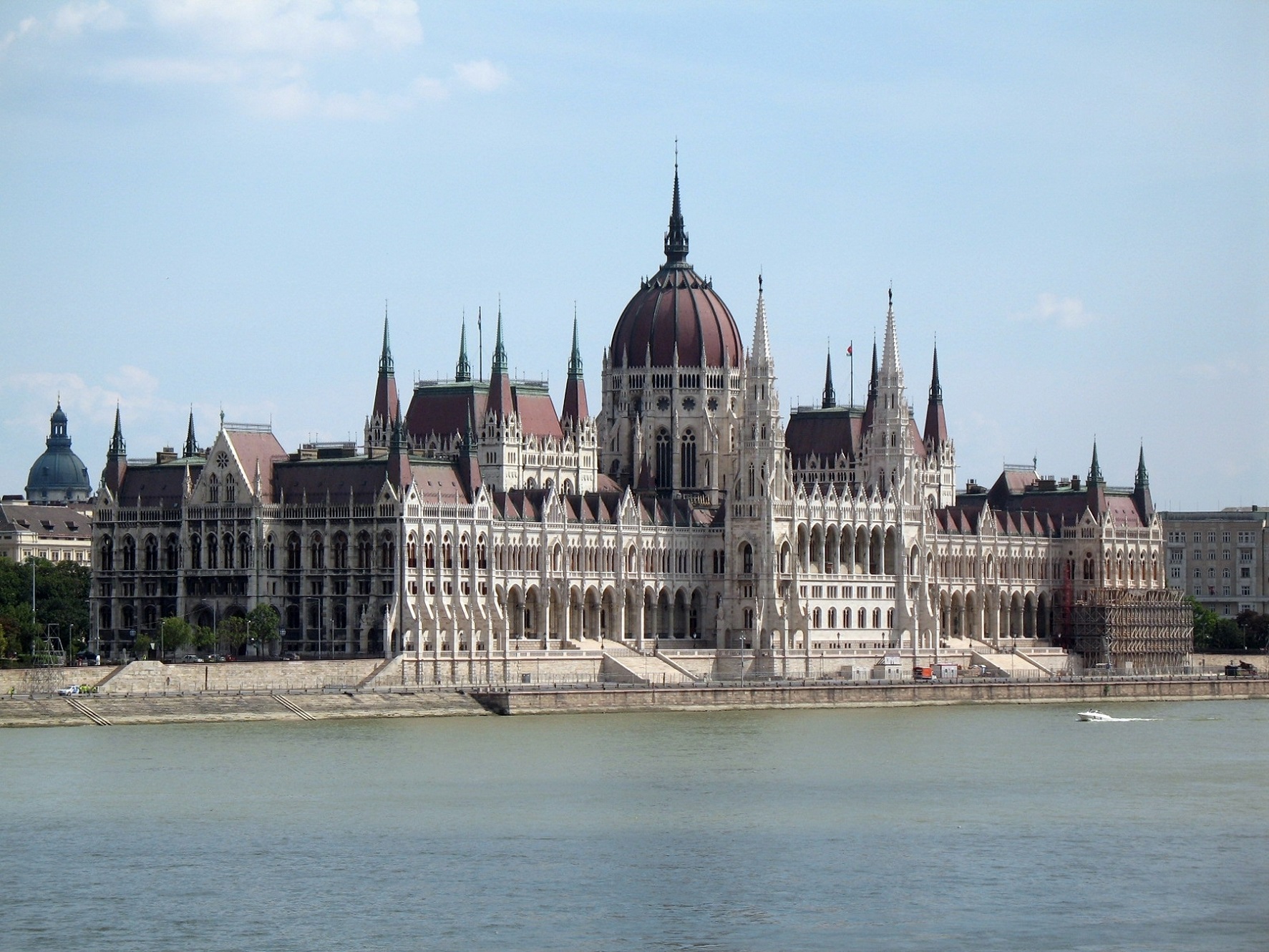 ΥΠΕΞ Ουγγαρίας: Η Δύση έχει καταληφθεί από «πολεμική ψύχωση»