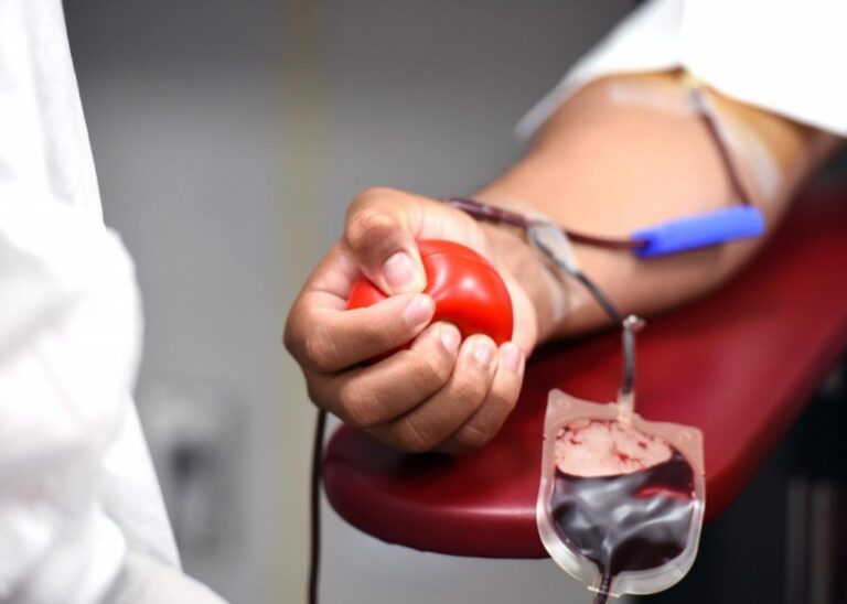 ΟΛΜΕ: Συνεχίζεται το πρόγραμμα εθελοντικής αιμοδοσίας