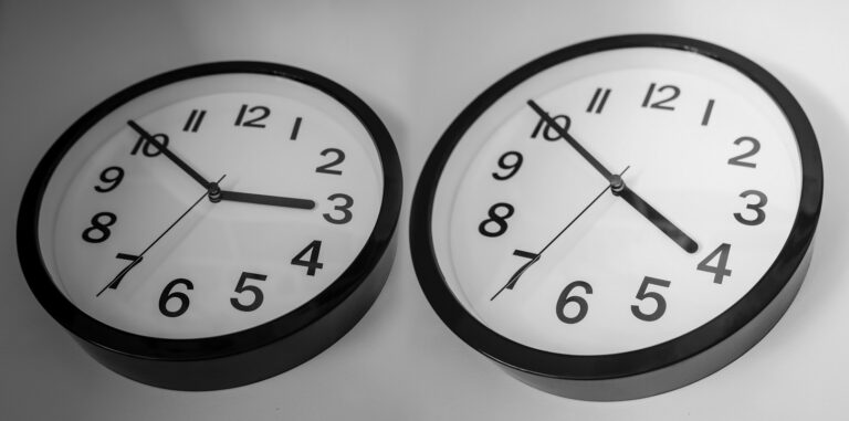 Αλλαγή ώρας 2023: Στις 3 τα ξημερώματα της Κυριακής τα ρολόγια πηγαίνουν μια ώρα μπροστά