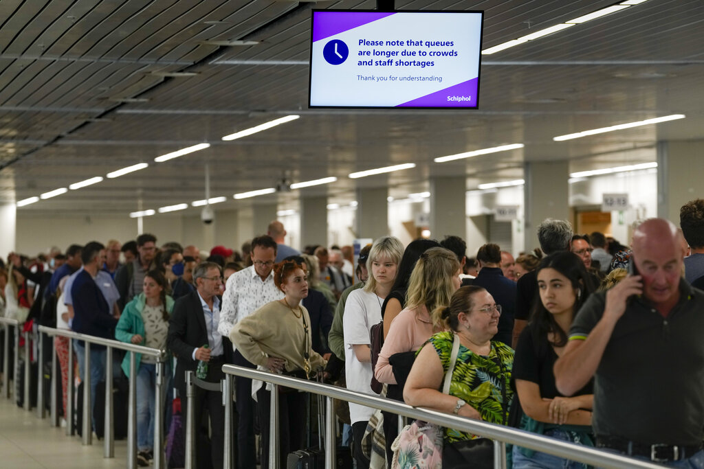 Λιγότεροι εργαζόμενοι μεγαλύτερα κέρδη για τις εταιρείες