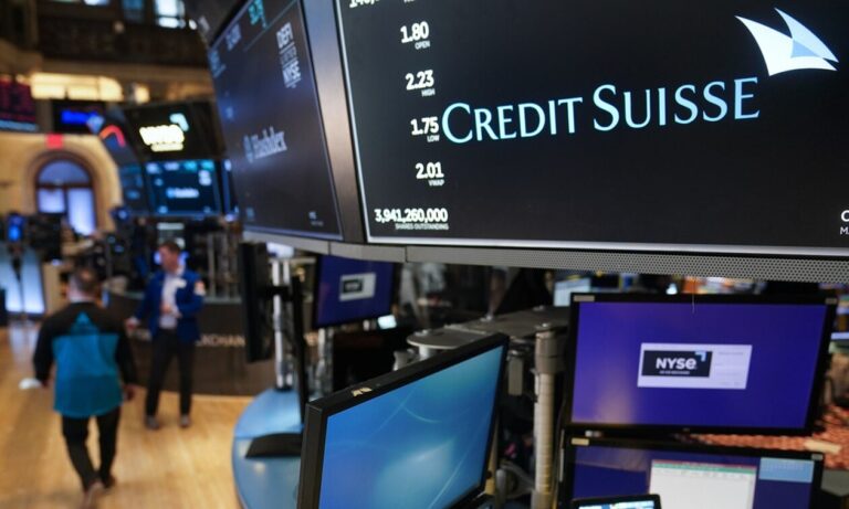 Financial Times: Η UBS προσφέρει 1 δισ. δολάρια για την εξαγορά της Credit Suisse