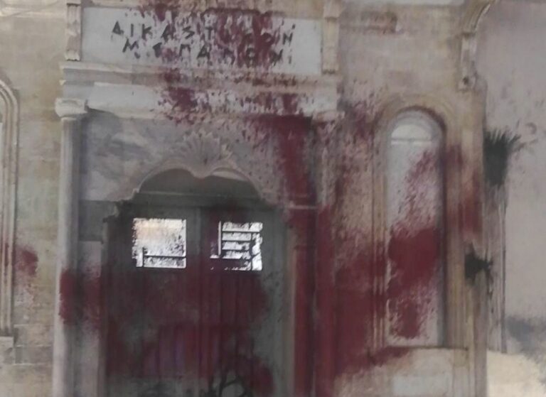 Ηράκλειο: Πάνω από 15 προσαγωγές για τις ζημιές σε τράπεζες και Δικαστήρια – Επί ποδός η Αστυνομία για τις προγραμματισμένες πορείες