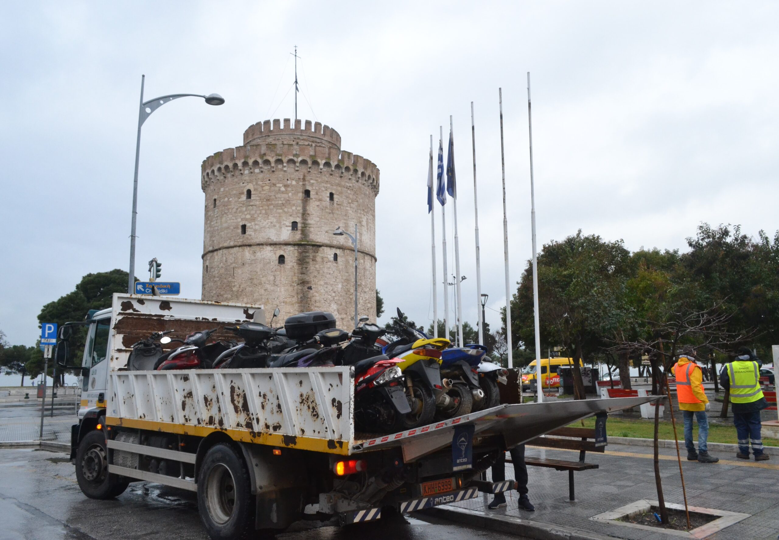 Δήμος Θεσσαλονίκης: Επιχείρηση απομάκρυνσης εγκαταλειμμένων δικύκλων