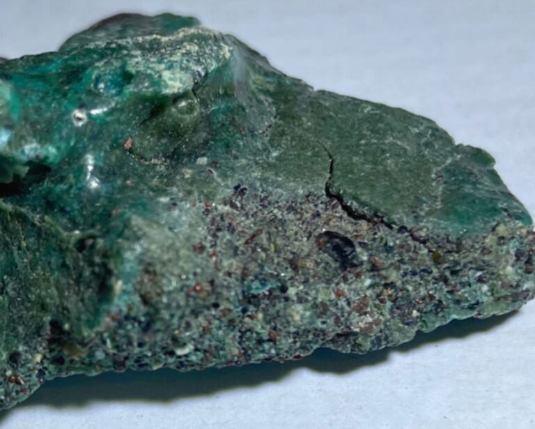 Βραζιλιάνοι ερευνητές ανακάλυψαν «τρομακτικά» πετρώματα πλαστικών σε απομακρυσμένο νησί