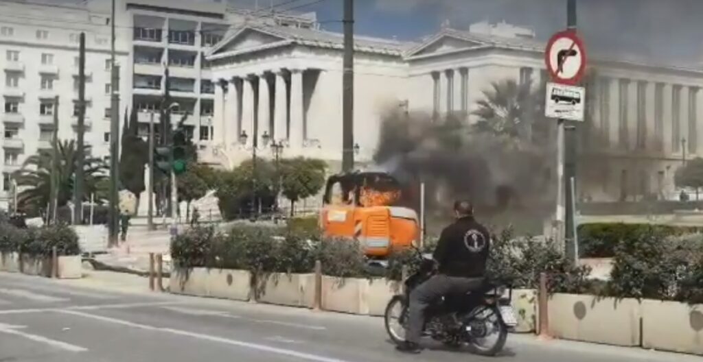 Ένταση και επεισόδια στο παλλαϊκό συλλαλητήριο στο Σύνταγμα για την εθνική τραγωδία – Έξι προσαγωγές και 7 τραυματίες αστυνομικοί