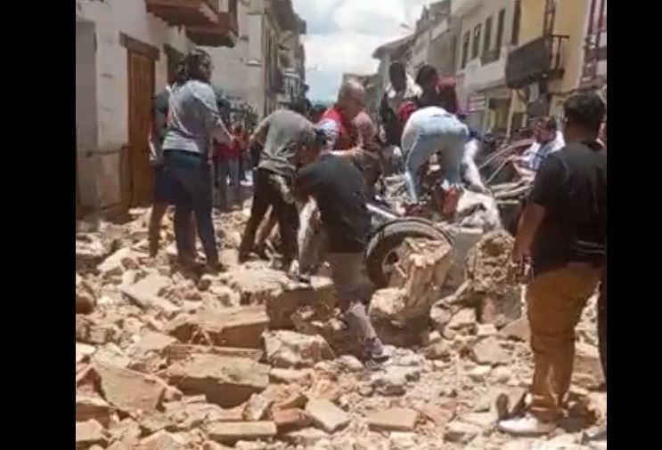 Τέσσερις νεκροί και μεγάλες υλικές ζημιές από τον σεισμό των 6,8 Ρίχτερ στον Ισημερινό