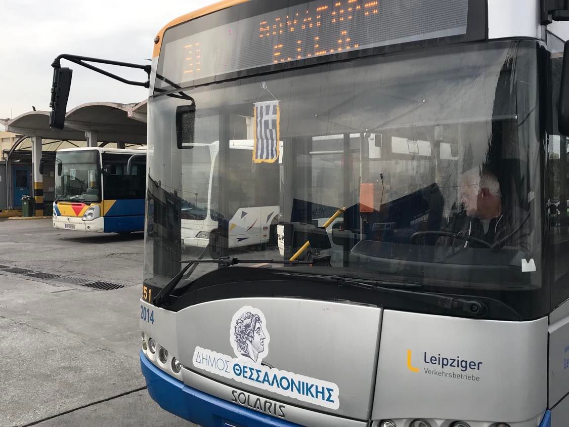 Θεσσαλονίκη: Σημαιοστολισμένα τα λεωφορεία του ΟΑΣΘ για την 25η Μαρτίου