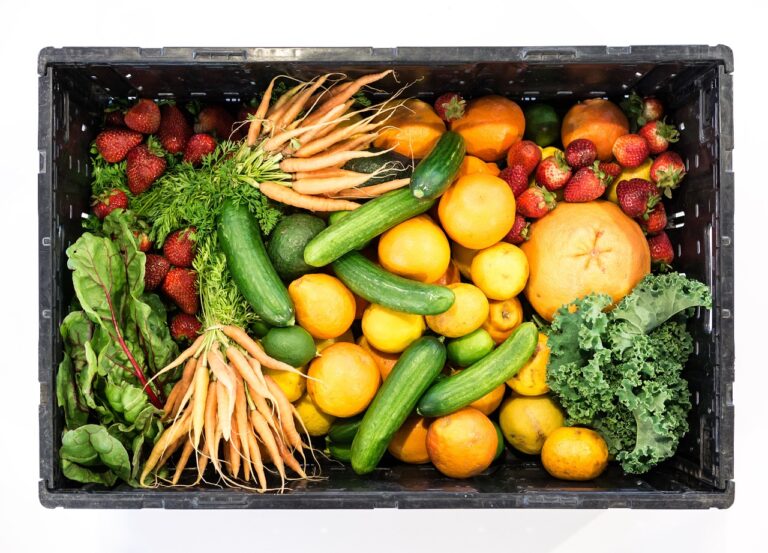 Ποια φρούτα και λαχανικά έχουν τη μεγαλύτερη περιεκτικότητα σε χημικά και φυτοφάρμακα