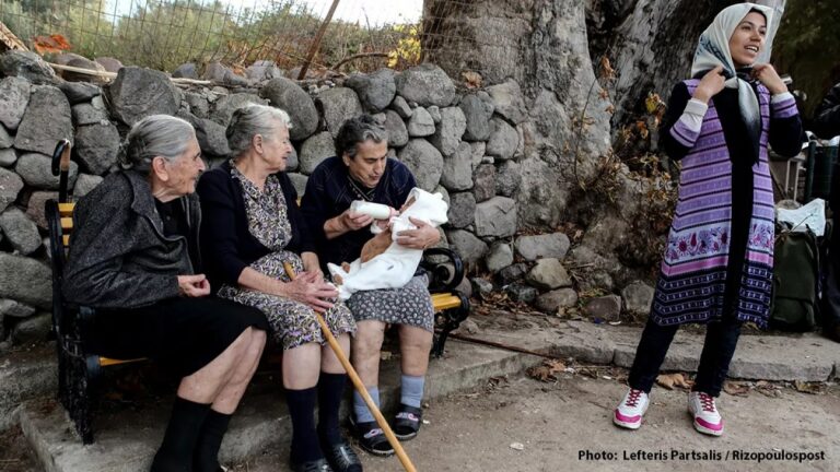 Ο φωτογράφος των «γιαγιάδων της Συκαμιάς» στο Πρώτο: Αν έβλεπα ξανά την γιαγιά Μηλίτσα θα της έκανα μια αγκαλιά – Την ευχαριστώ (audio)