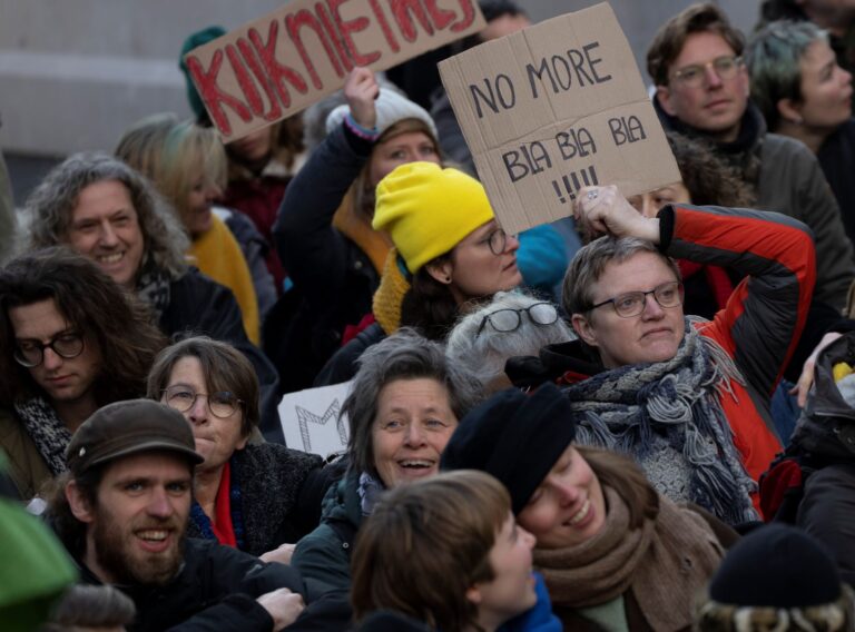 Ολλανδία: Διαμαρτυρία της Extinction Rebellion δίπλα στη «Νυχτερινή περίπολο» του Ρέμπραντ