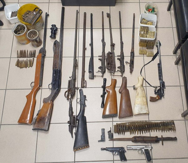 Πέλλα: Εντόπισαν οπλοστάσιο με εκρηκτικές ύλες, όπλα και χειροβομβίδες στην Έδεσσα