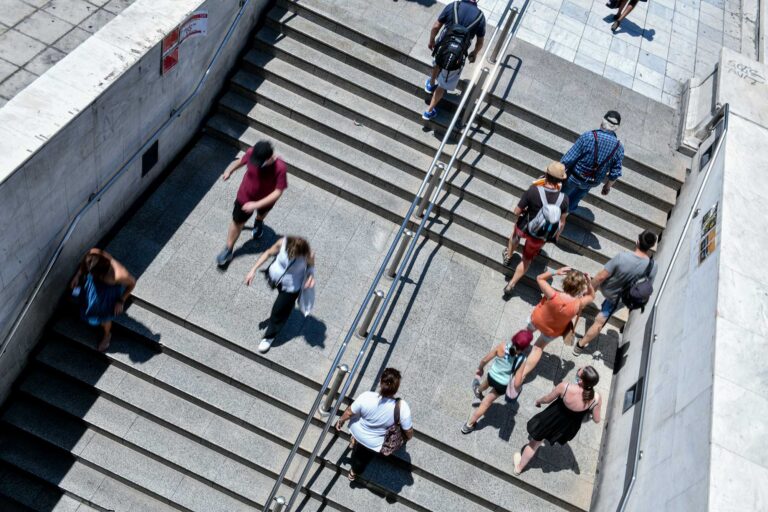 ΕΛΣΤΑΤ: Υπέρβαροι, καπνιστές και με πολλά προβλήματα υγείας οι Έλληνες – Αποκαλυπτική έρευνα  