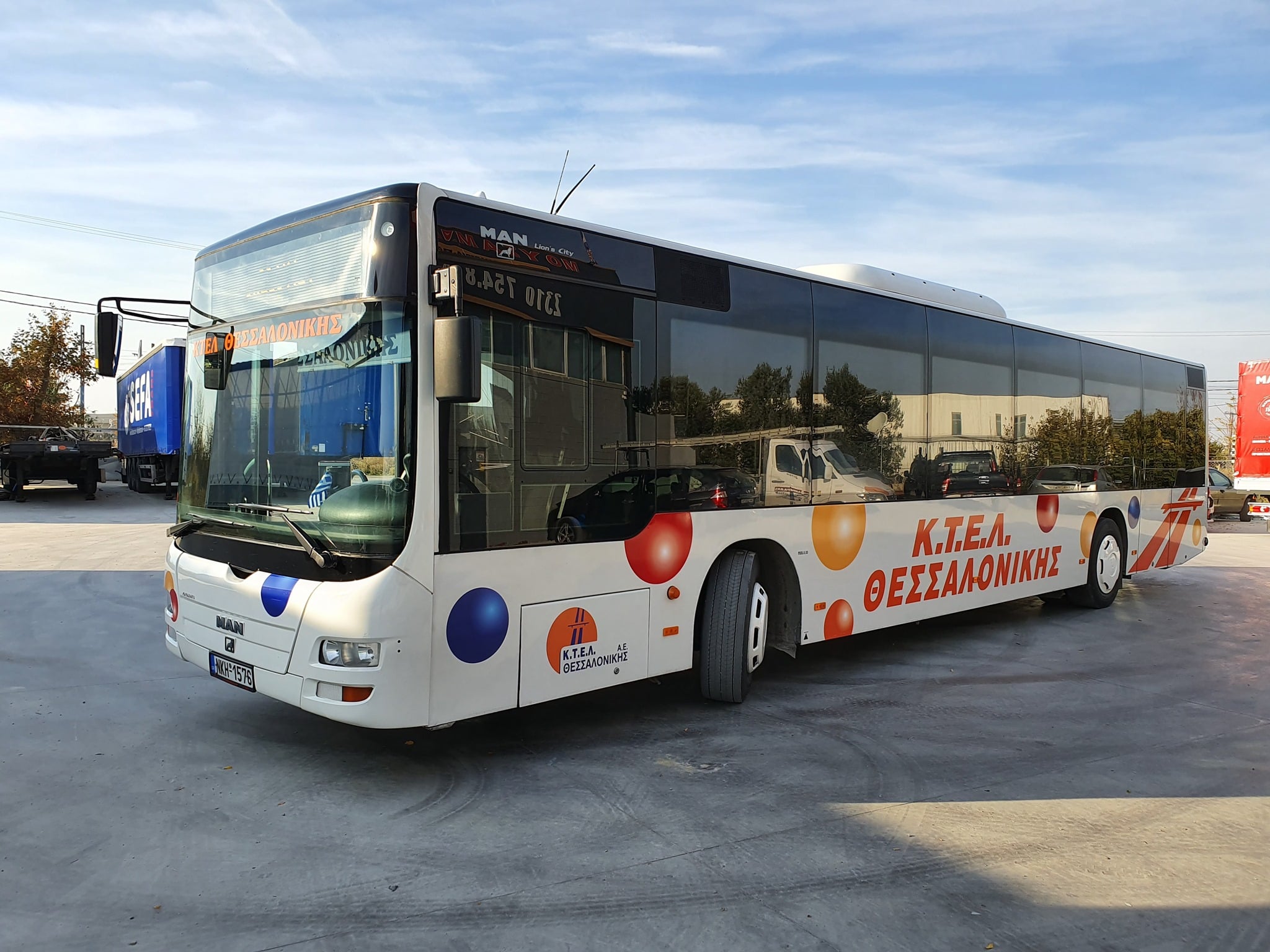 Θεσσαλονίκη: Πανικόβλητοι επιβάτες λεωφορείου βγήκαν από το παράθυρο όταν ακινητοποιήθηκε το όχημα
