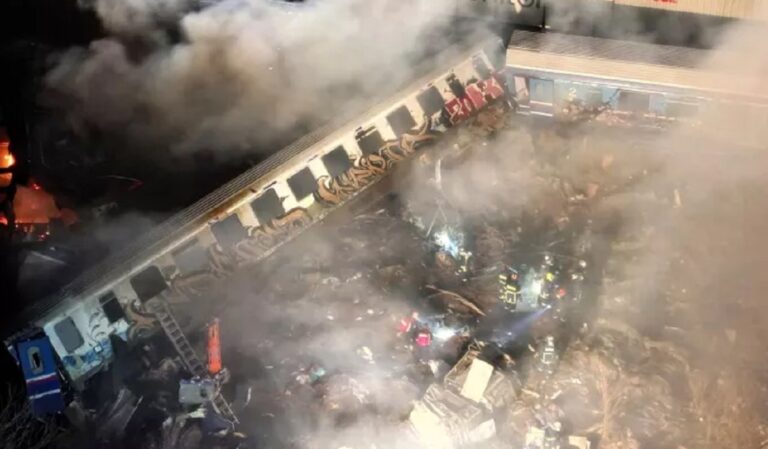 Σιδηροδρομικό δυστύχημα στα Τέμπη: Στα νοσοκομεία όπου νοσηλεύονται τραυματίες ο υπουργός υγείας