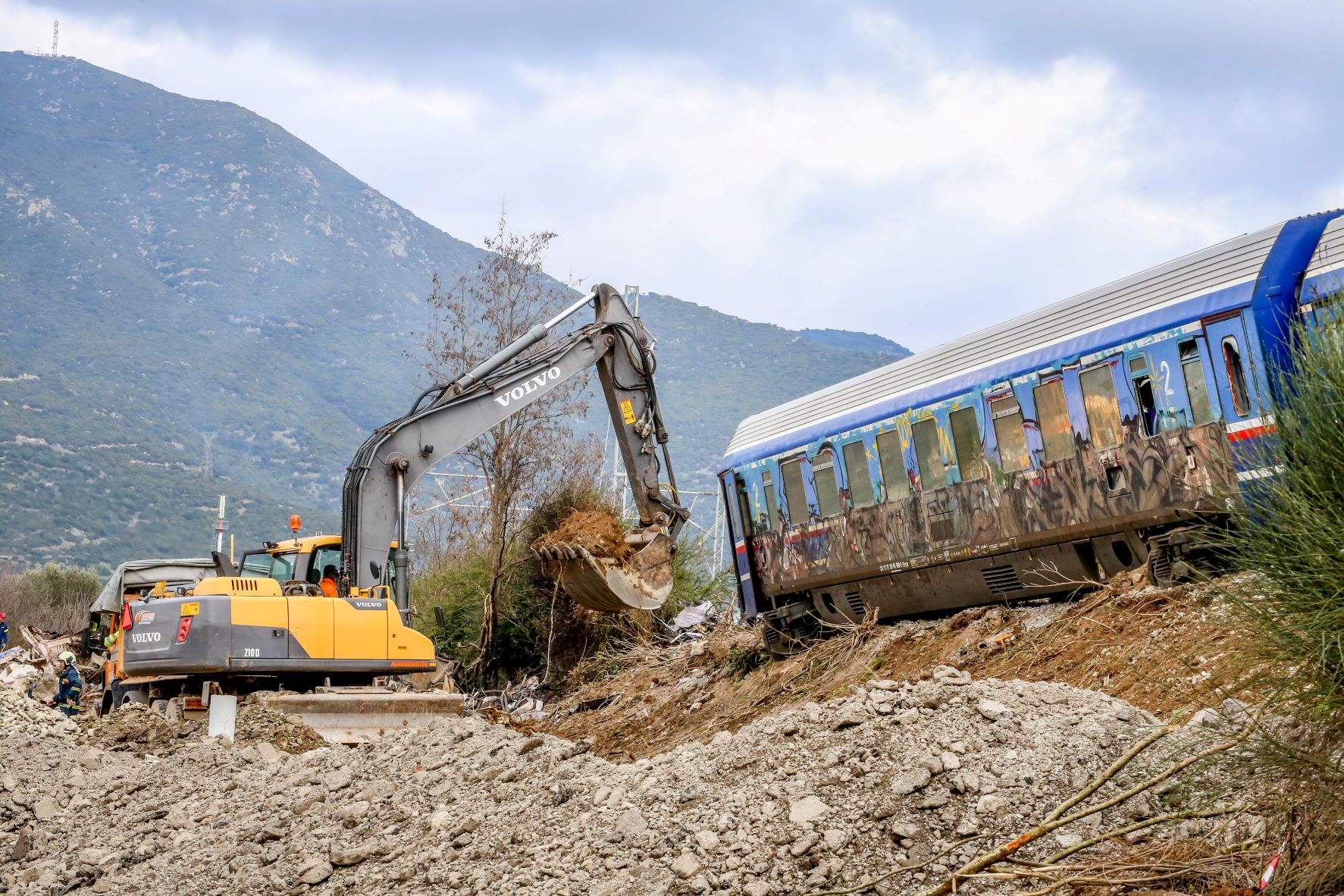 Σιδηροδρομικό δυστύχημα στα Τέμπη: Μαραθώνια η απολογία του σταθμάρχη – Αναλαμβάνει το μερίδιο ευθυνών που του αναλογεί
