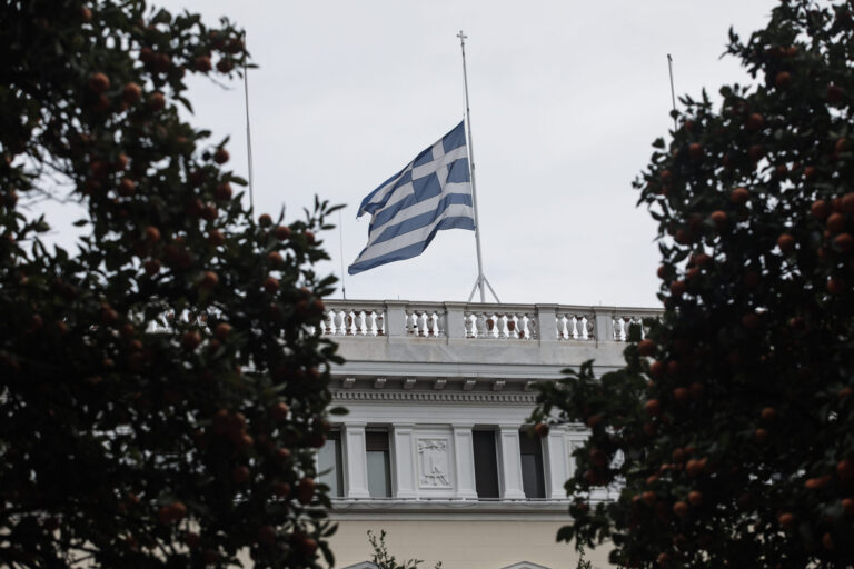 Τριήμερο εθνικό πένθος για την τραγωδία στα Τέμπη