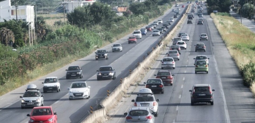 «Καραμπόλα» έξι αυτοκινήτων με υλικές ζημιές στην εθνική οδό Θεσσαλονίκης-Μουδανιών