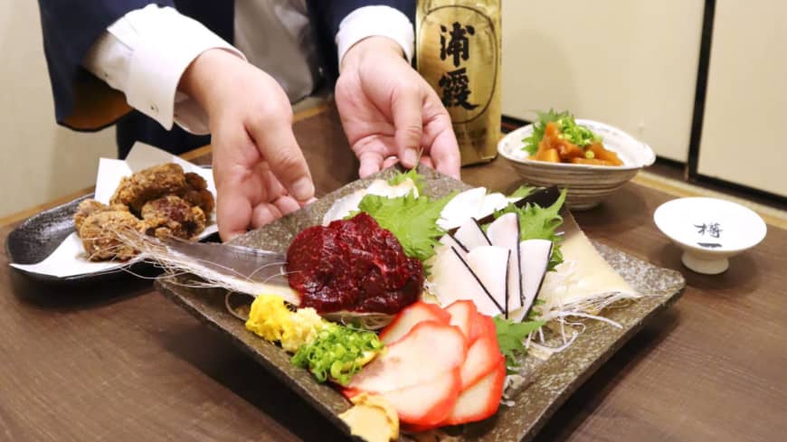 Με κρέας φάλαινας στο μενού οι Ιάπωνες προμηθευτές προσπαθούν να δελεάσουν τους τουρίστες