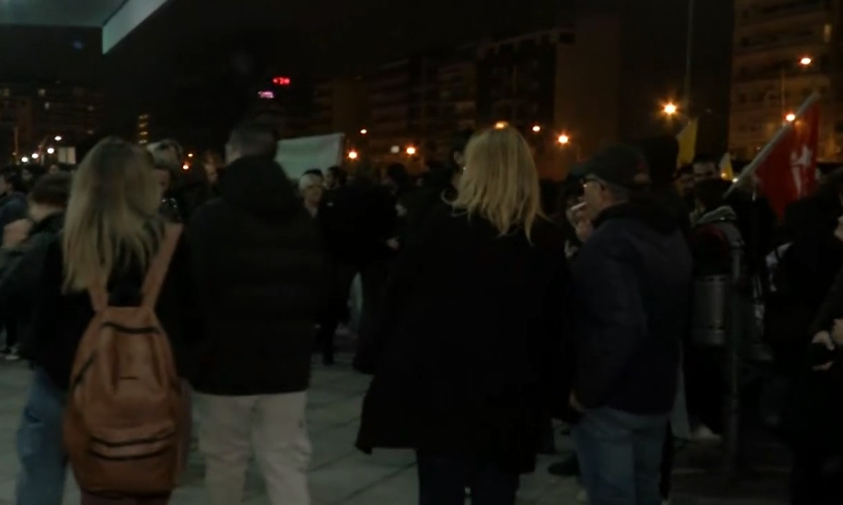 Διαμαρτυρία στον Σιδηροδρομικό Σταθμό Θεσσαλονίκης για το πολύνεκρο δυστύχημα στα Τέμπη