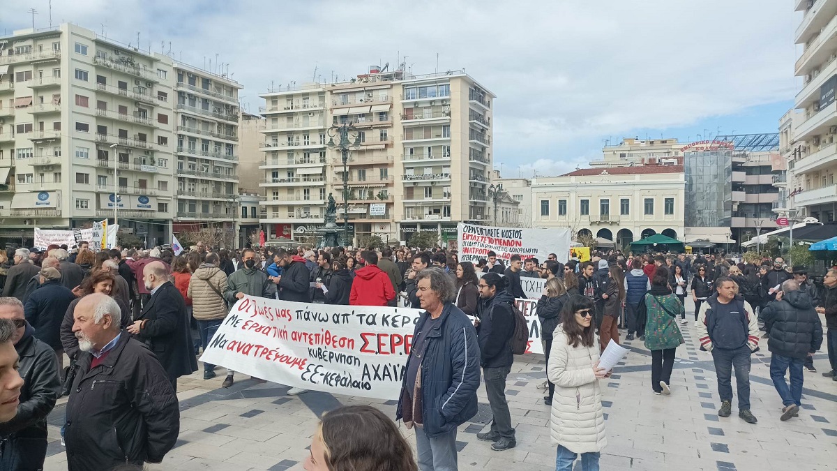 Πάτρα: Ένταση στην συγκέντρωση διαμαρτυρίας  για το δυστύχημα στα Τέμπη (video)