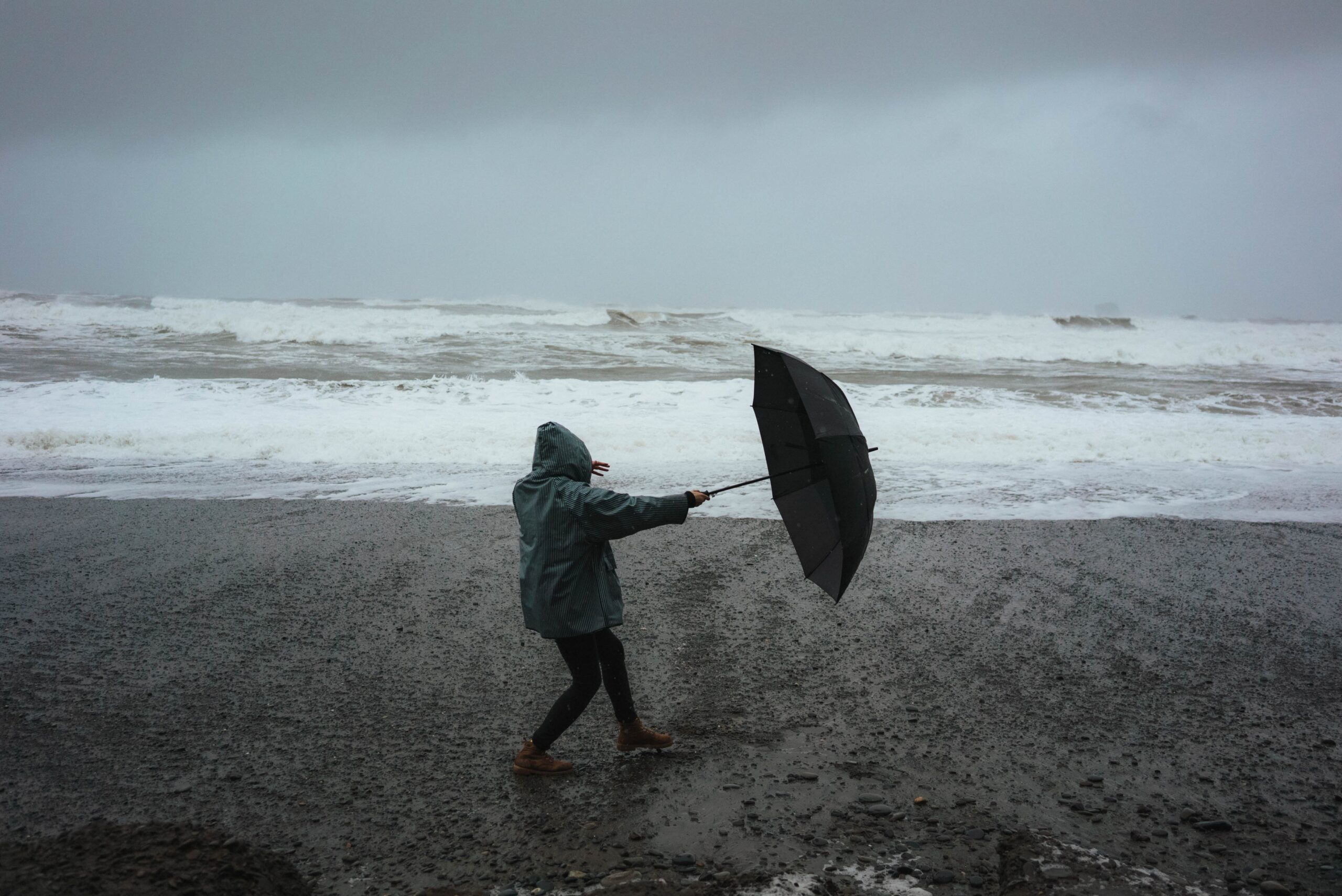 Ο καιρός με την Ν. Ζιακοπούλου: Επιμένουν οι ισχυρές βροχές στα ανατολικά και νότια, συνοδεία θυελλώδους βοριά (video)