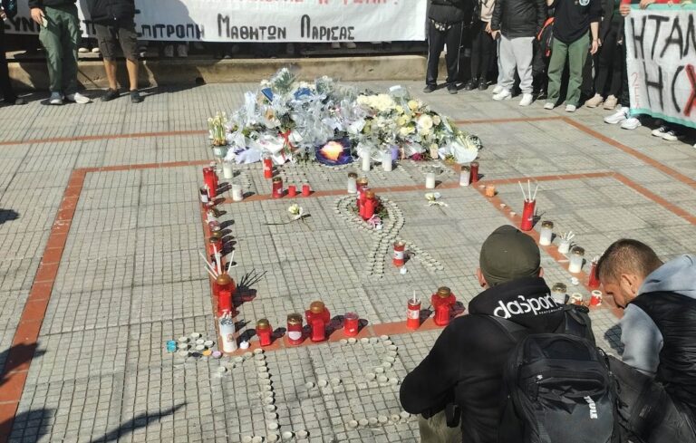 Μεγάλη πορεία διαμαρτυρίας μαθητών για το δυστύχημα των Τεμπών στην Λάρισα (video)
